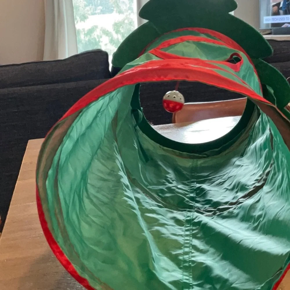 Cat Christmas Tree tunnel